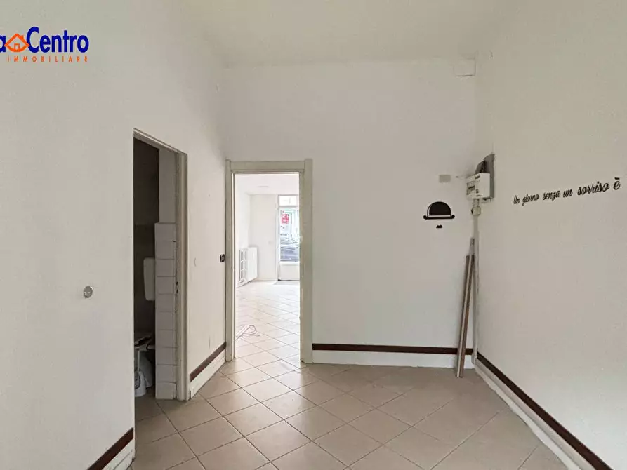 Immagine 7 di Locale commerciale in affitto  in Via Chambery 39 a Aosta