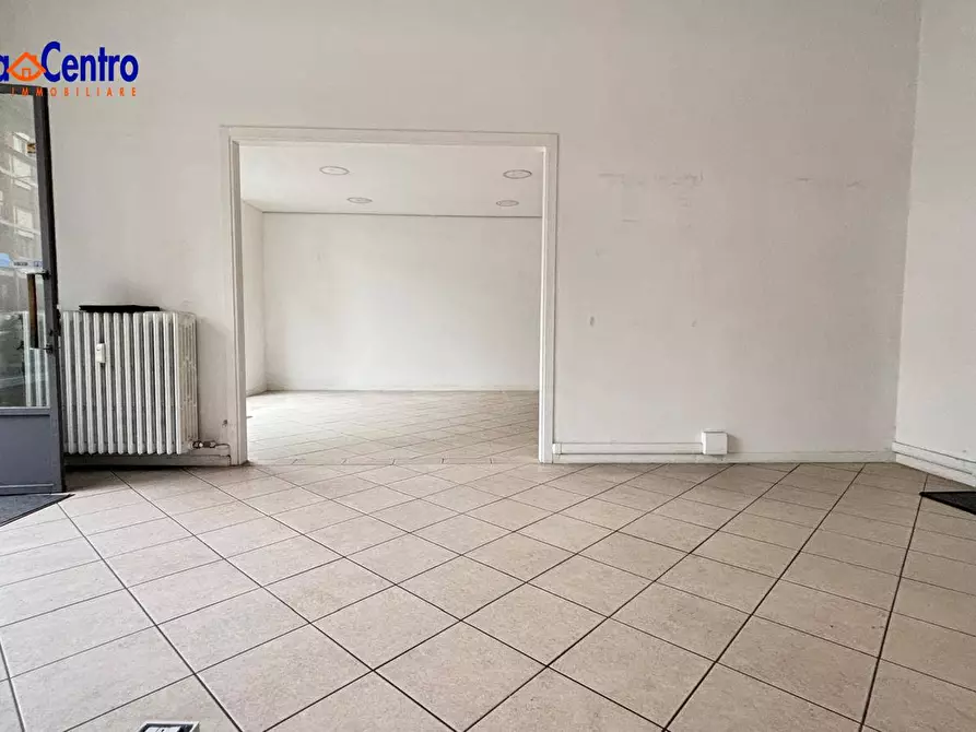 Immagine 10 di Locale commerciale in affitto  in Via Chambery 39 a Aosta