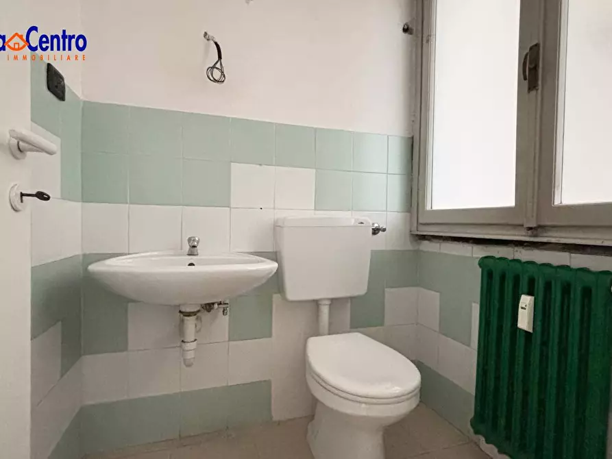 Immagine 12 di Locale commerciale in affitto  in Via Chambery 39 a Aosta