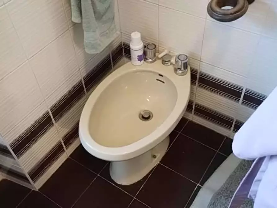 Immagine 13 di Casa indipendente in vendita  in via giacomo leopardi a Viareggio