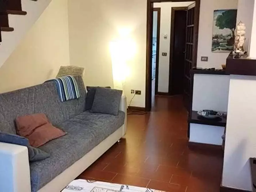 Immagine 1 di Casa indipendente in vendita  in via giacomo leopardi a Viareggio