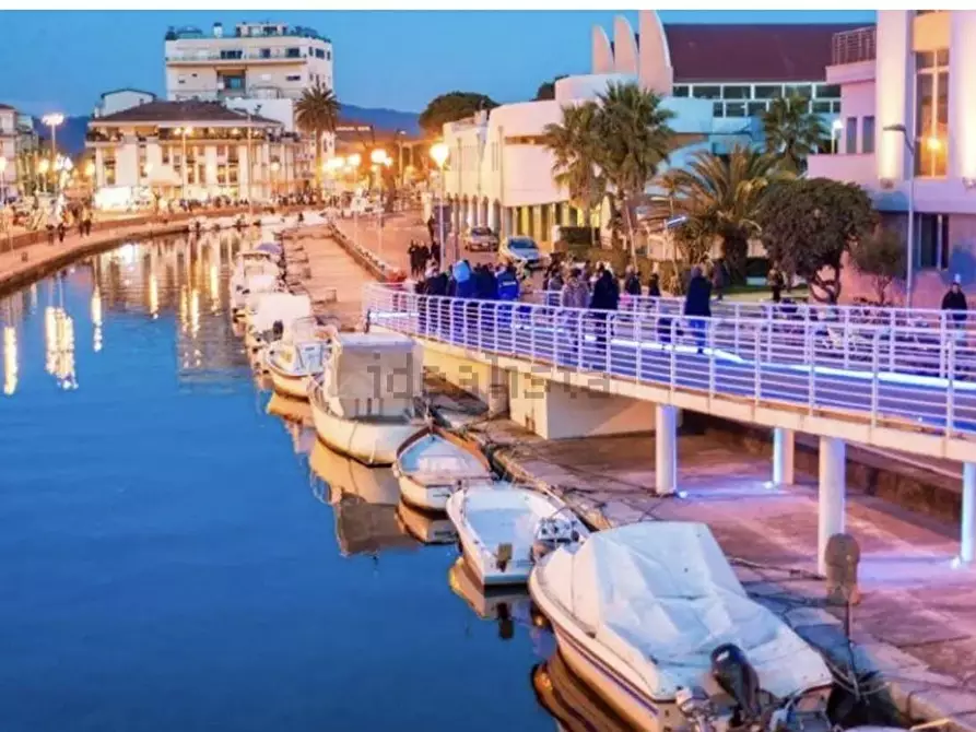 Immagine 1 di Appartamento in vendita  in VIAREGGIO a Viareggio