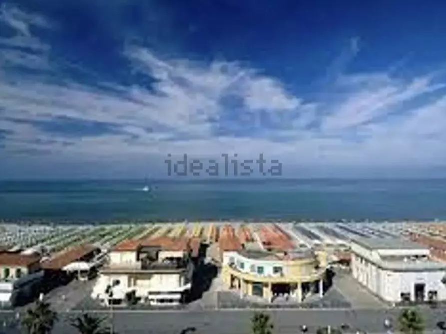Immagine 11 di Appartamento in vendita  in VIAREGGIO a Viareggio