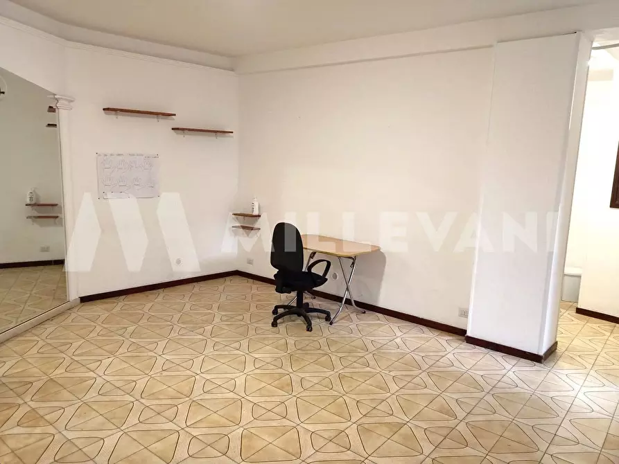 Immagine 9 di Locale commerciale in vendita  in Via Colombo a Scicli