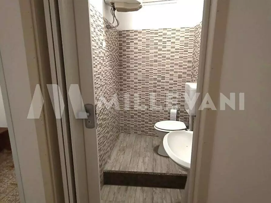 Immagine 10 di Locale commerciale in vendita  in Via Colombo a Scicli