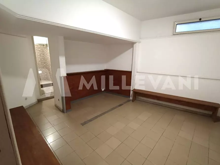 Immagine 13 di Locale commerciale in vendita  in Via Colombo a Scicli