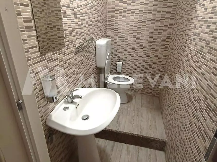 Immagine 15 di Locale commerciale in vendita  in Via Colombo a Scicli