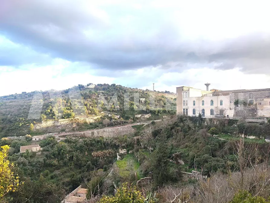 Immagine 17 di Casa indipendente in vendita  a Ragusa