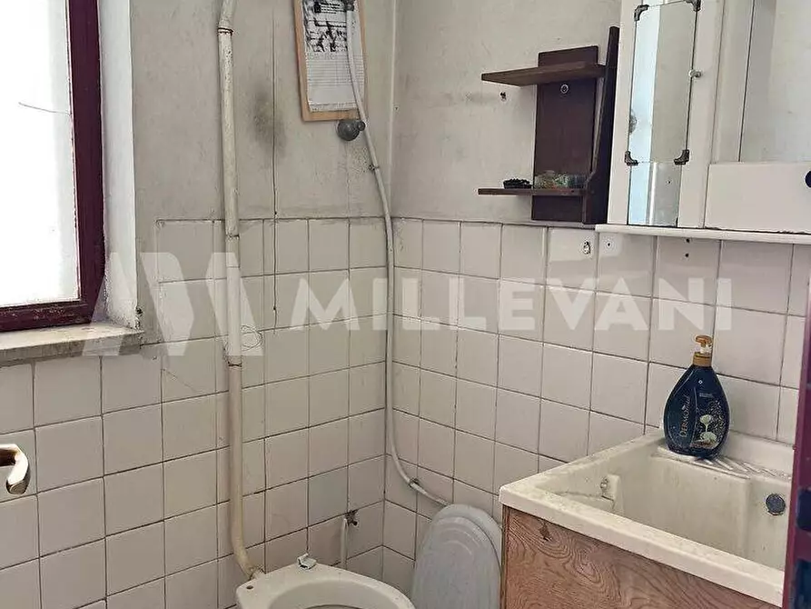 Immagine 11 di Locale commerciale in affitto  a Ragusa