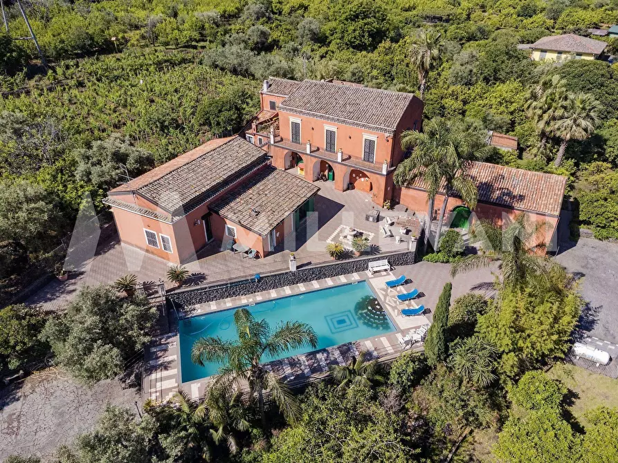 Immagine 1 di Villa in vendita  in Via Giordano Bruno a Milo