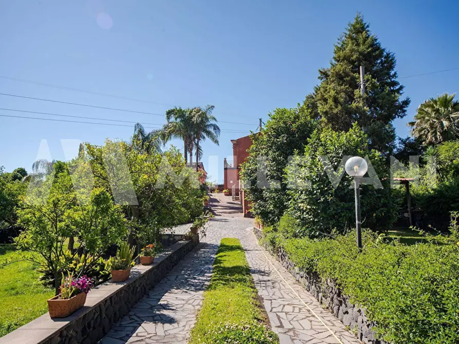 Immagine 2 di Villa in vendita  in Via Giordano Bruno a Milo