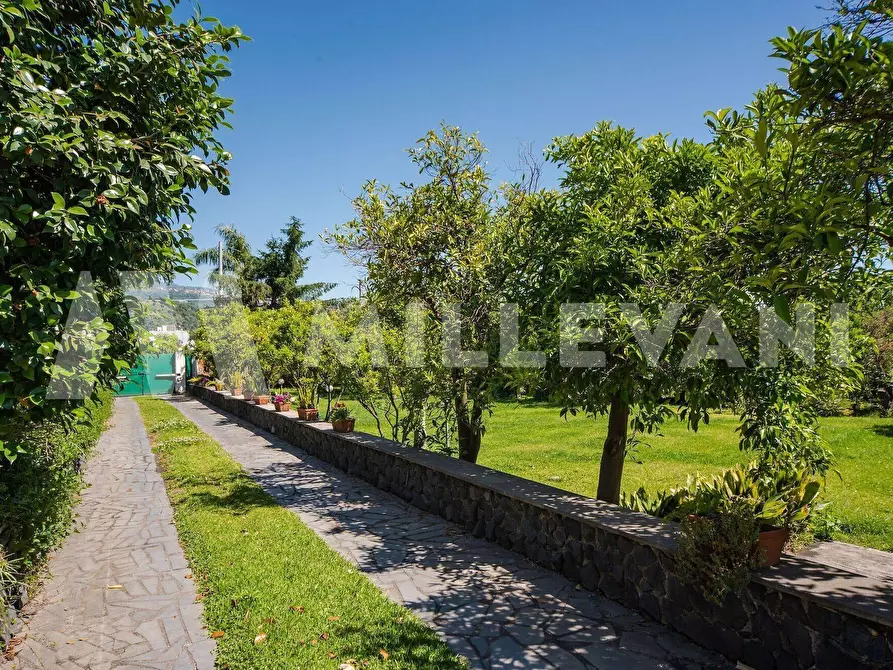 Immagine 32 di Villa in vendita  in Via Giordano Bruno a Milo