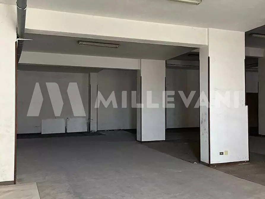 Immagine 7 di Locale commerciale in vendita  in Via Archimede 249 a Ragusa