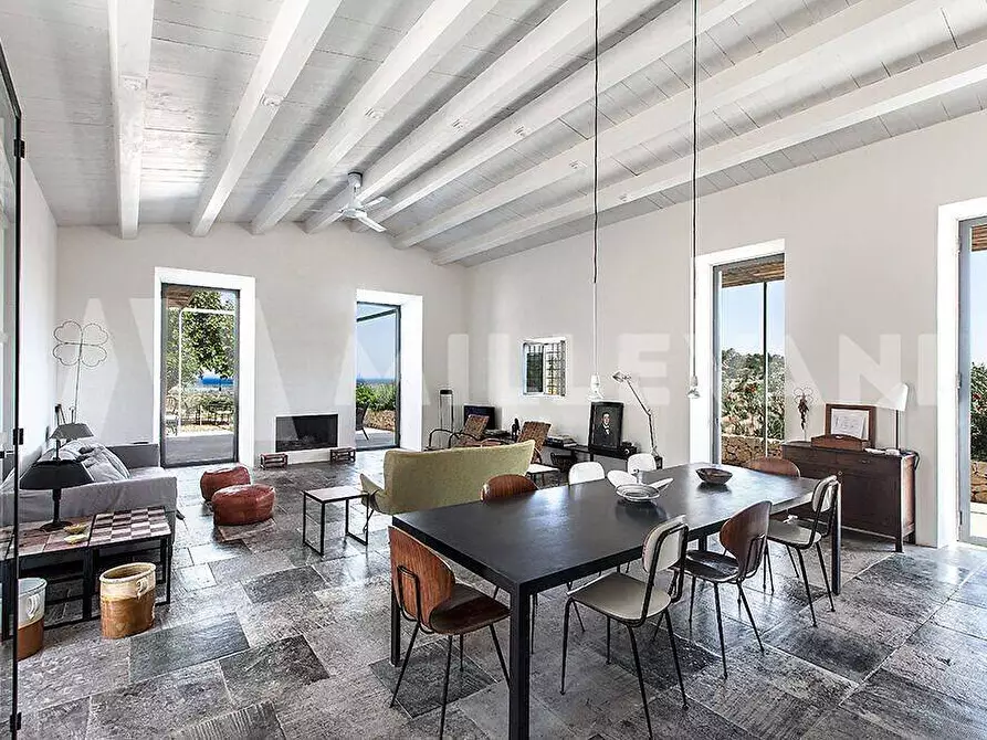 Immagine 1 di Villa in vendita  in Contrada Portelle a Noto