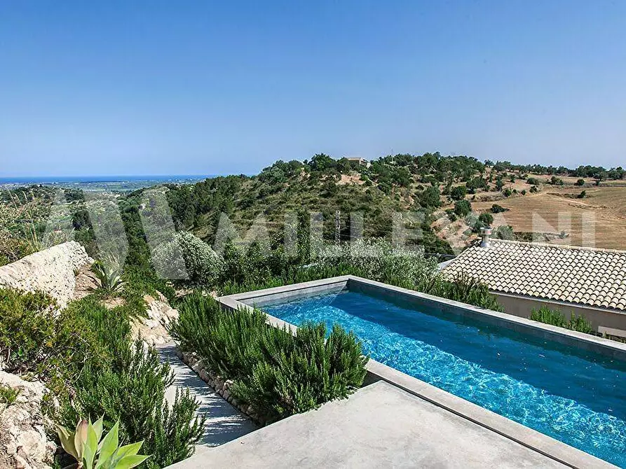 Immagine 15 di Villa in vendita  in Contrada Portelle a Noto