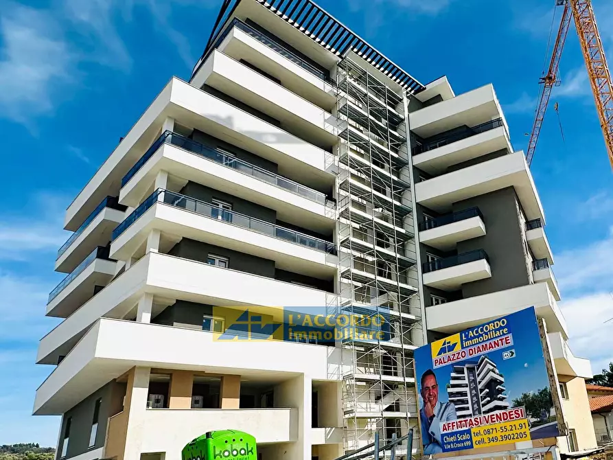 Immagine 1 di Locale commerciale in vendita  in VIA DEI VESTINI 70 a Chieti