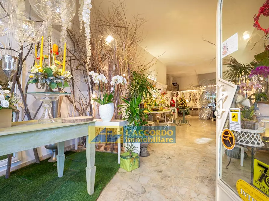 Immagine 6 di Locale commerciale in vendita  in via Della Liberazione 142 a Chieti