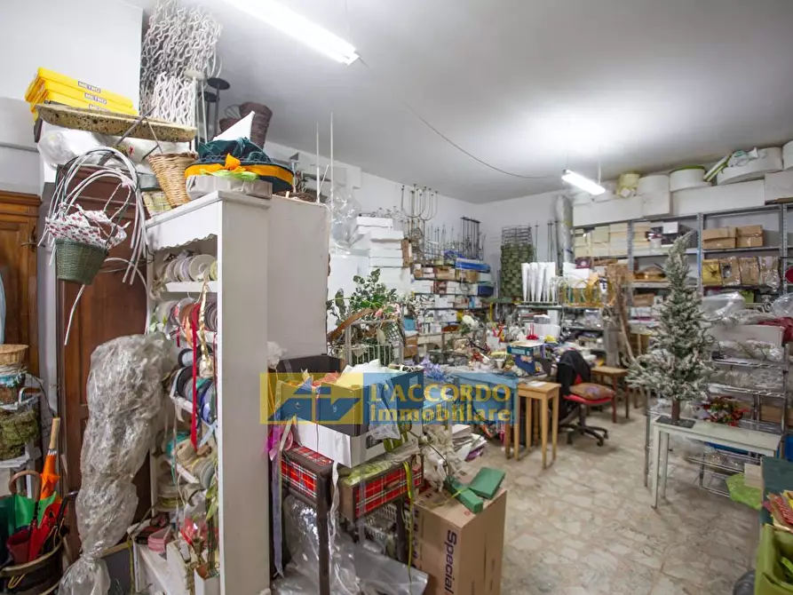 Immagine 8 di Locale commerciale in vendita  in via Della Liberazione 142 a Chieti