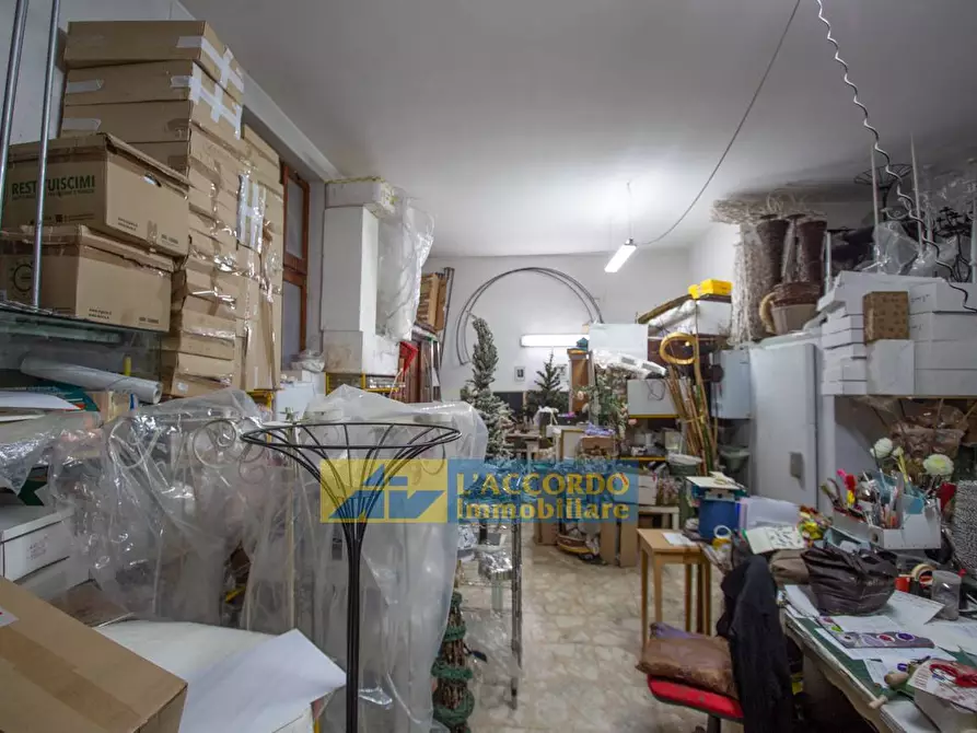 Immagine 10 di Locale commerciale in vendita  in via Della Liberazione 142 a Chieti