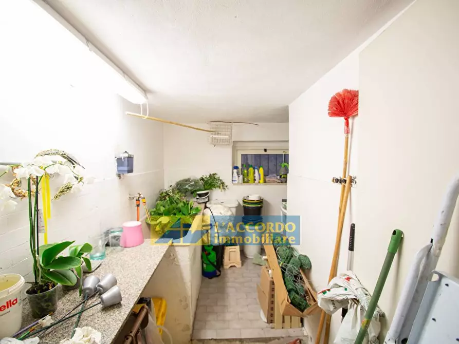 Immagine 11 di Locale commerciale in vendita  in via Della Liberazione 142 a Chieti