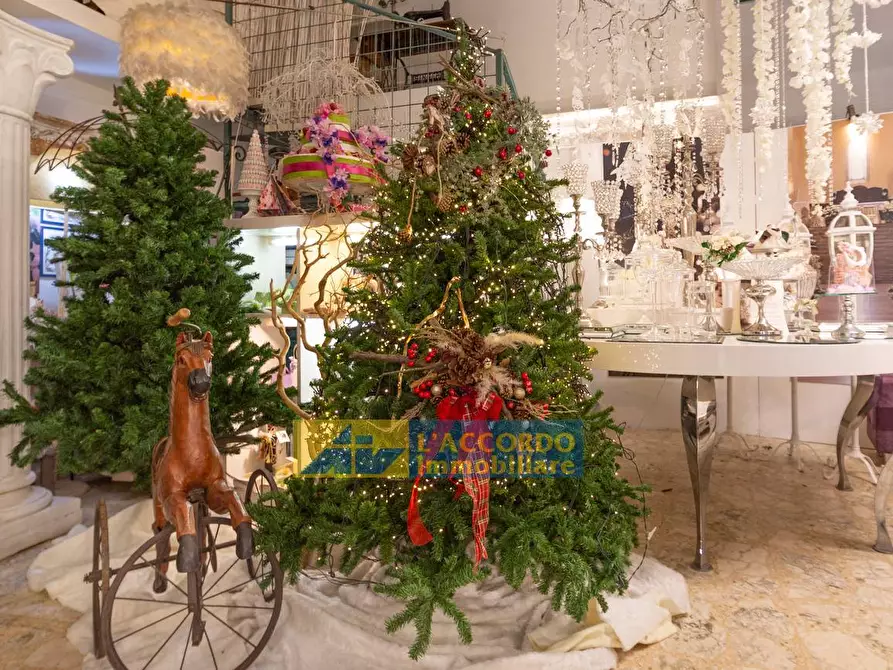 Immagine 12 di Locale commerciale in vendita  in via Della Liberazione 142 a Chieti