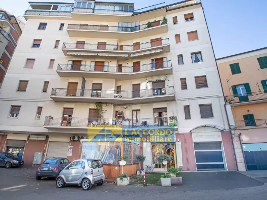 Immagine 2 di Locale commerciale in vendita  in via Della Liberazione 142 a Chieti