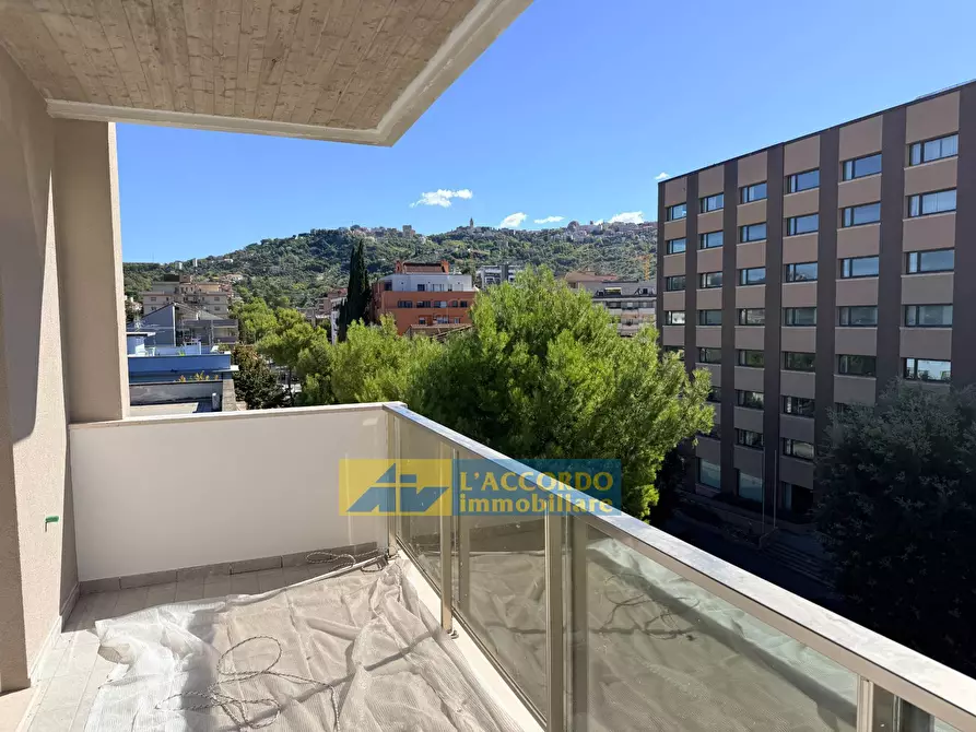 Immagine 1 di Locale commerciale in vendita  in VIA COLONNETTA 19 a Chieti