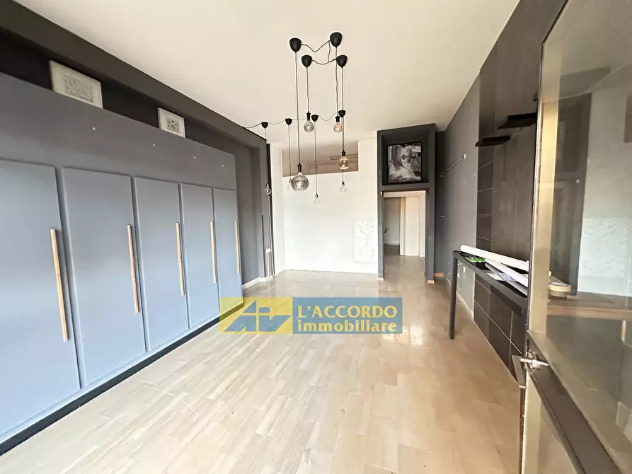 Immagine 2 di Locale commerciale in vendita  in VIA GABRIELE D'ANNUNZIO 51 a Cepagatti