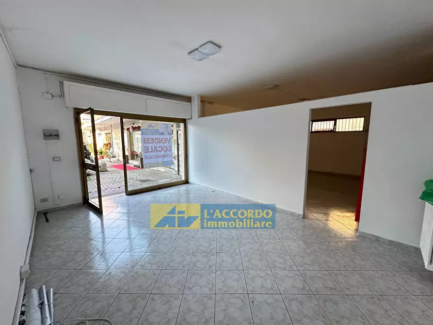 Immagine 15 di Locale commerciale in vendita  in via bellini 61 a Chieti