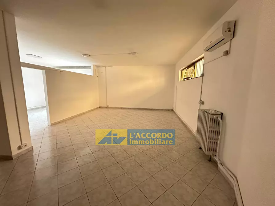 Immagine 9 di Locale commerciale in vendita  in via bellini 61 a Chieti