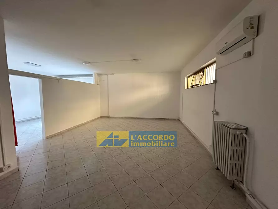 Immagine 10 di Locale commerciale in vendita  in via bellini 61 a Chieti