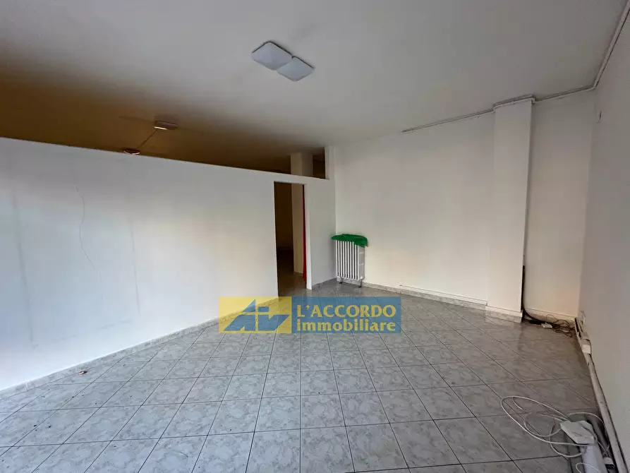 Immagine 6 di Locale commerciale in vendita  in via bellini 61 a Chieti