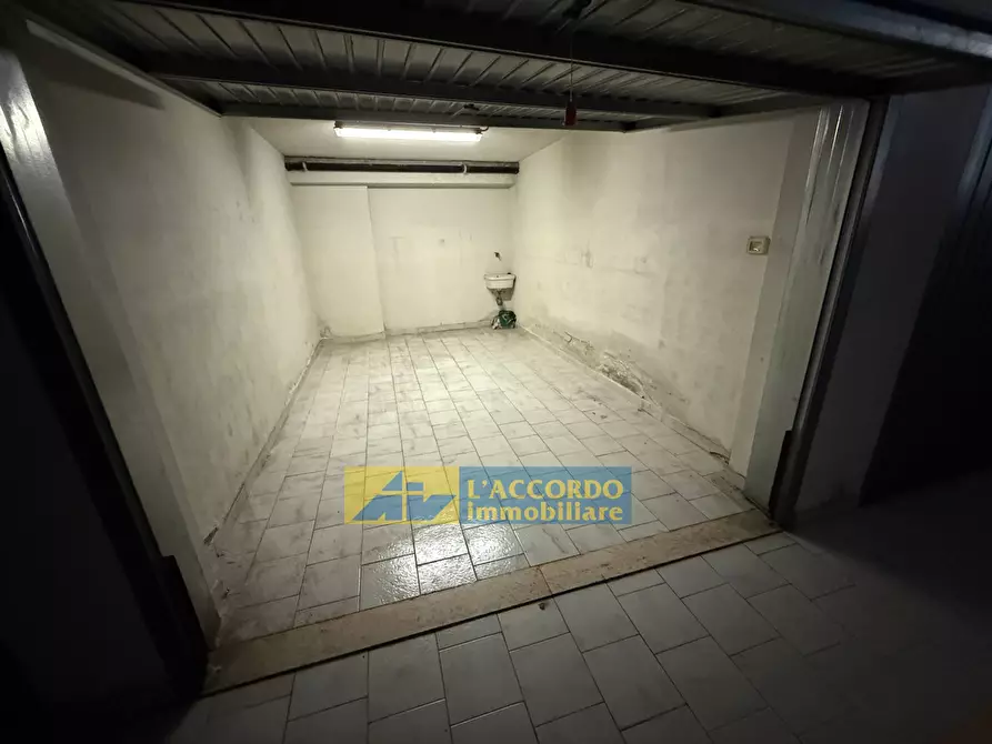 Immagine 9 di Box auto in vendita  in VIALE ABRUZZO a Chieti