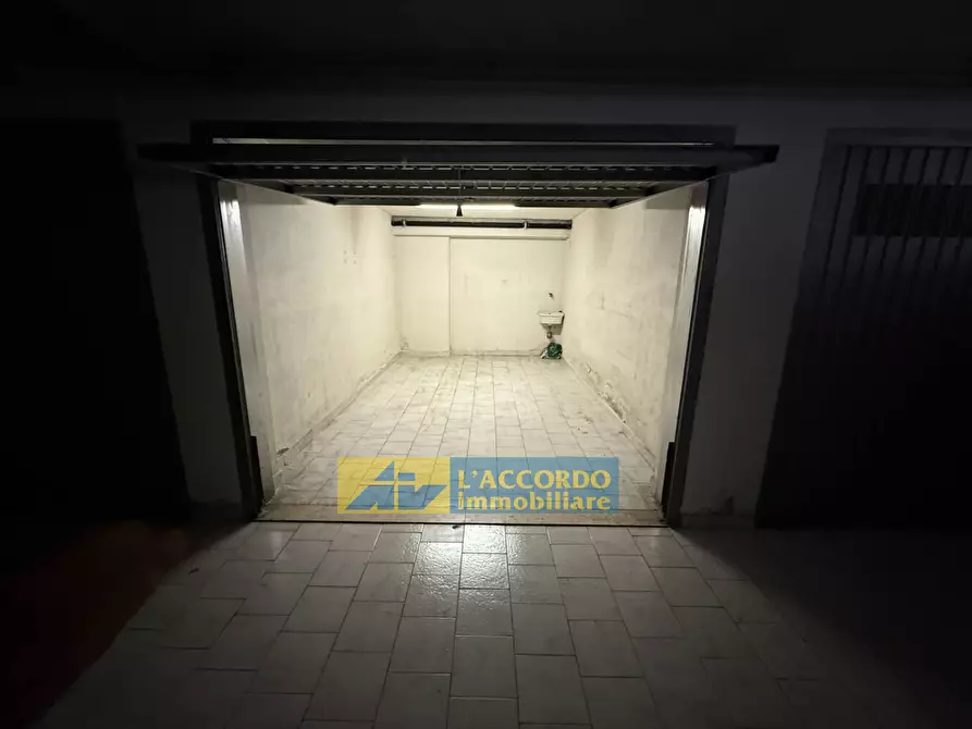 Immagine 8 di Box auto in vendita  in VIALE ABRUZZO a Chieti