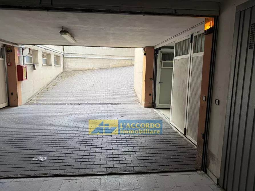 Immagine 4 di Box auto in vendita  in VIALE ABRUZZO a Chieti