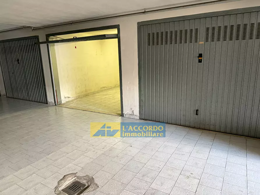 Immagine 2 di Box auto in vendita  in VIALE ABRUZZO a Chieti