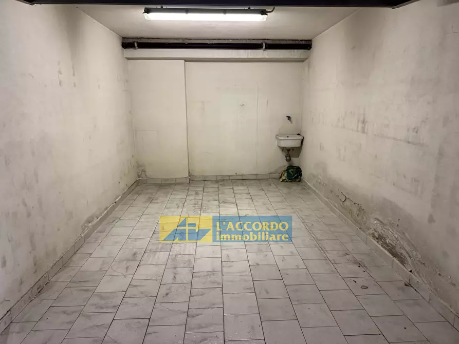 Immagine 6 di Box auto in vendita  in VIALE ABRUZZO a Chieti