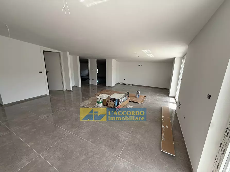 Immagine 4 di Locale commerciale in vendita  in VIA DEI VESTINI 70 a Chieti