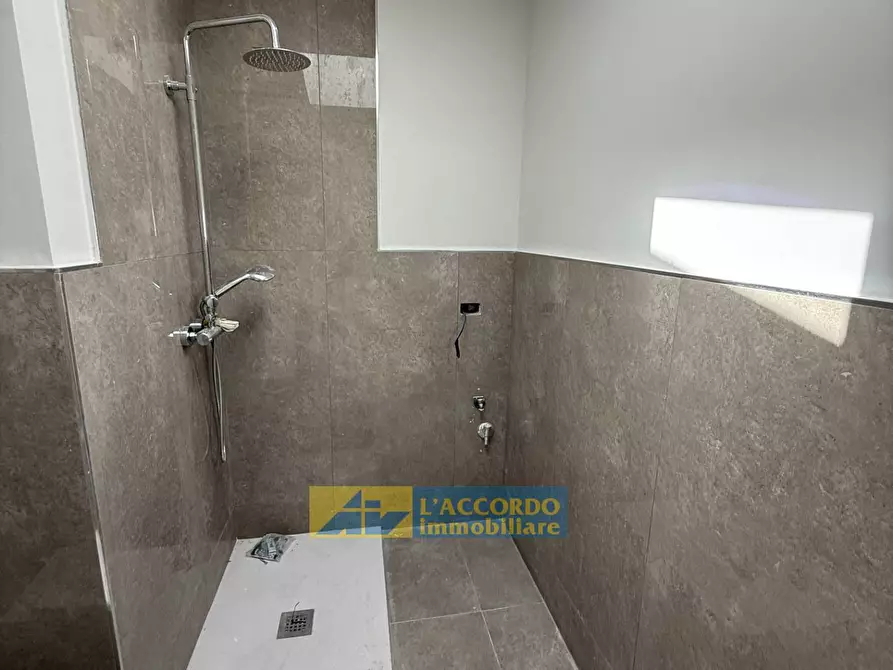 Immagine 9 di Locale commerciale in vendita  in VIA DEI VESTINI 70 a Chieti