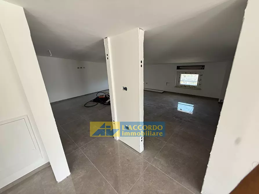 Immagine 12 di Locale commerciale in vendita  in VIA DEI VESTINI 70 a Chieti