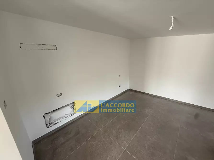 Immagine 13 di Locale commerciale in vendita  in VIA DEI VESTINI 70 a Chieti