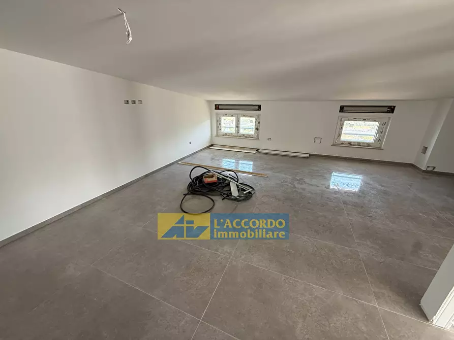 Immagine 14 di Locale commerciale in vendita  in VIA DEI VESTINI 70 a Chieti