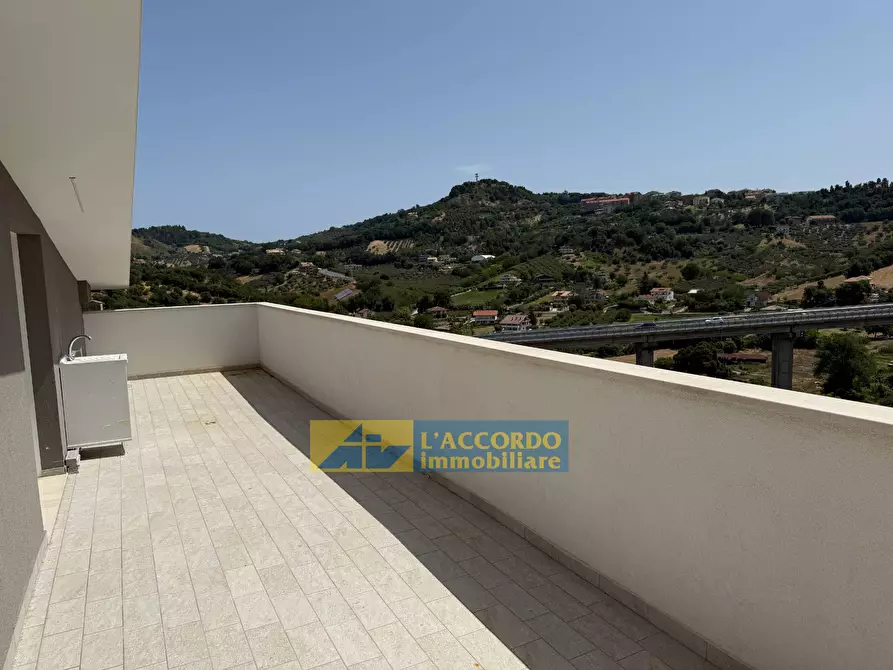 Immagine 16 di Locale commerciale in vendita  in VIA DEI VESTINI 70 a Chieti