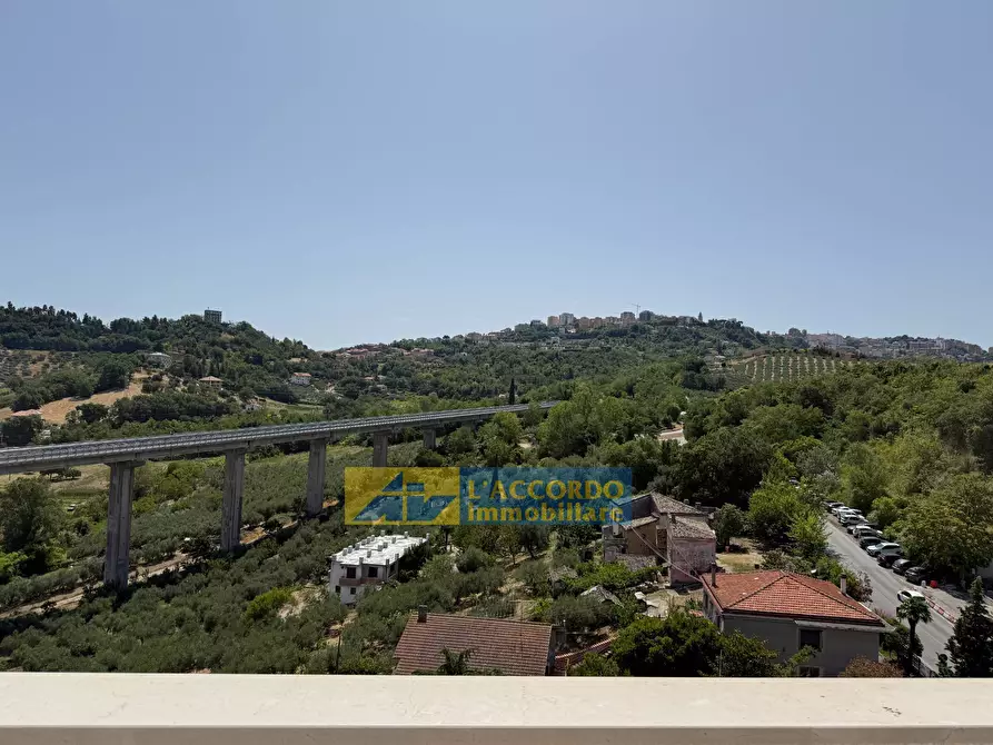 Immagine 18 di Locale commerciale in vendita  in VIA DEI VESTINI 70 a Chieti