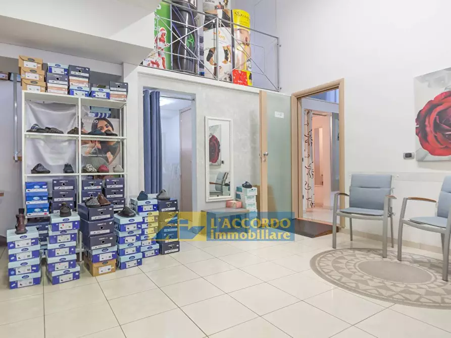 Immagine 8 di Attività commerciale in vendita  in via Priscilla 11 a Chieti
