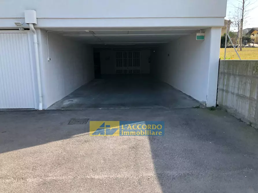 Immagine 8 di Box auto in vendita  in VIALE DELL'UNITA' D'ITALIA a Chieti