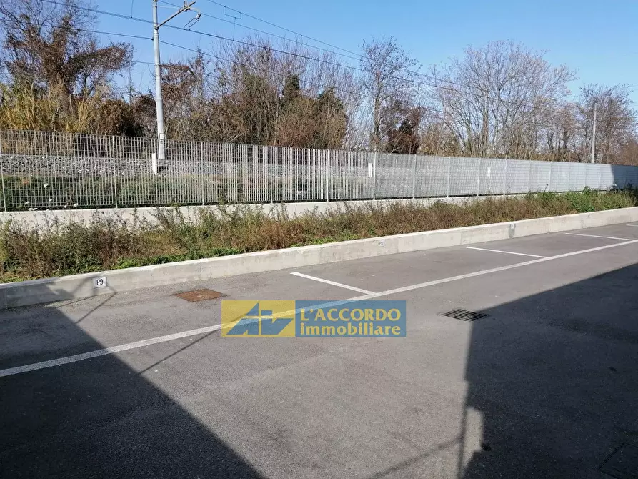 Immagine 5 di Box auto in vendita  in VIALE DELL'UNITA' D'ITALIA a Chieti