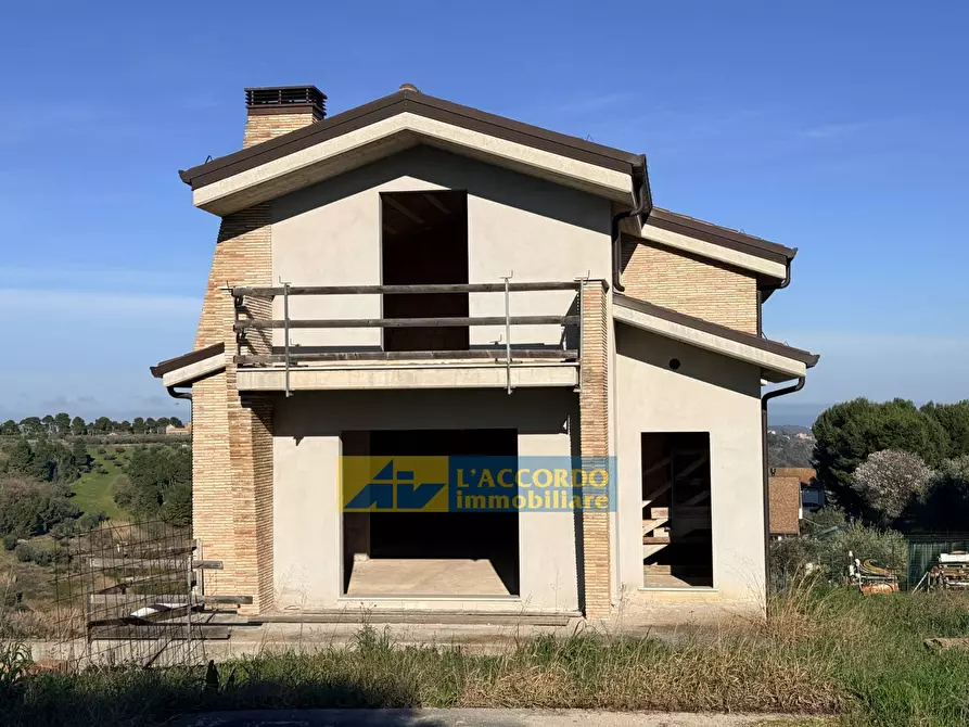 Immagine 1 di Villa in vendita  in STRADA DEL SANTISSIMO SALVATORE a Chieti