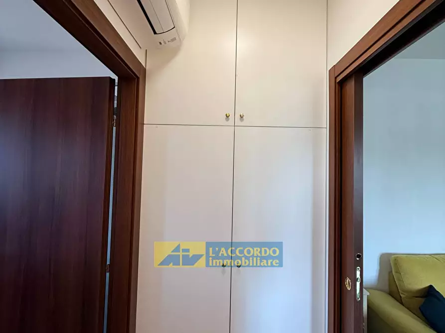 Immagine 9 di Locale commerciale in affitto  in VIA DEI VESTINI 70 a Chieti