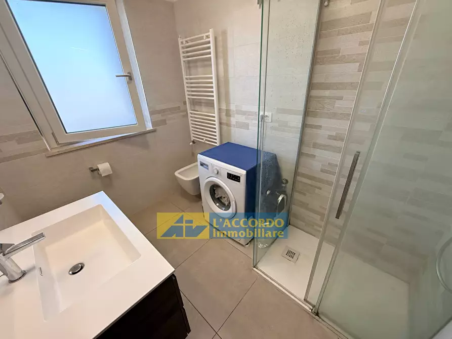 Immagine 13 di Locale commerciale in affitto  in VIA DEI VESTINI 70 a Chieti